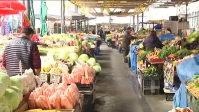 НСИ: Българинът харчи най-много пари за храна