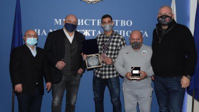Кралев награди Ивайло Иванов за бронза на Мастърса в Доха