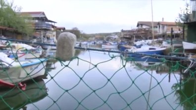 Затворници намериха труп на мъж в Бургаско