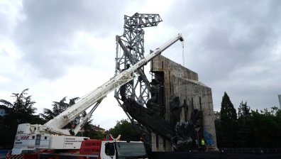 Започна демонтажът на паметника "1300 години България"