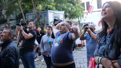 Ден 50: Протестиращи замеряха Съдебната палата с яйца