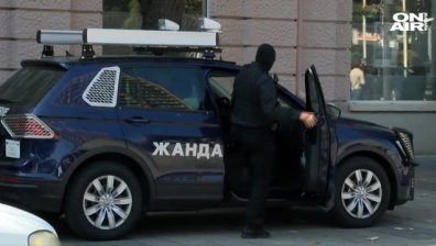 Екшън в Бургас! Жандармерия отцепи банков клон в града