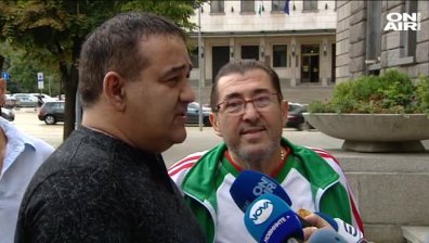 С песен на уста Митьо Пищова и Радо Шишарката се регистрираха в ЦИК