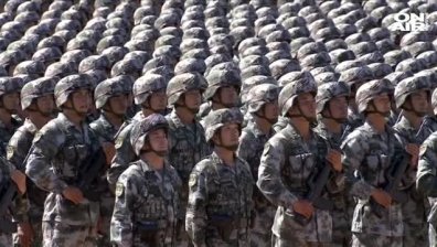 Китай отпразнува 90-годишнината на армията си с мощен военен парад