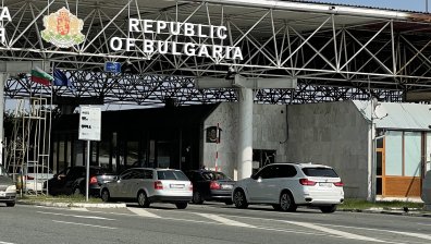 Митничари спипаха камион със €71 570, скрити под чували с картофи