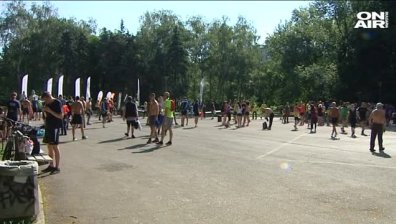 Маратонци обиколиха с корони Южния парк