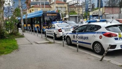 Тролейбус блъсна тийнейджърка с тротинетка в София, приеха я в "Пирогов"
