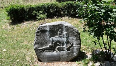 Поругаха български паметник на Мадарския конник в Скопие (+СНИМКА)