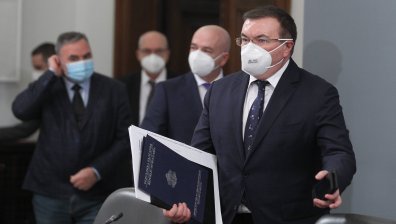 Новозаразените намаляват трайно, загатнаха за разхлабване на мерките