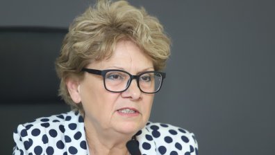 Комитова за "Автомагистрали": Още утре ще поискаме вписването на временното ръководство