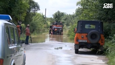 Проливните дъждове наводниха главни отсечки около Велико Търново