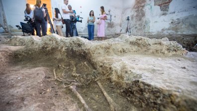 Антични гробове излизат наяве под Северното крило на НХА (+СНИМКИ)