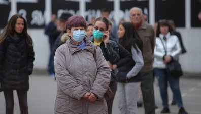 Хората над 65 години ще пазаруват само между 8 и 10 сутринта
