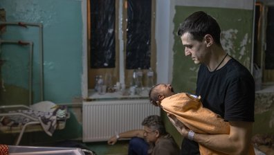 Военни се "крият" зад болни деца? Украйна евакуира спешно болници в Киев