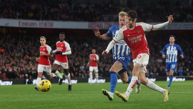 "Арсенал" профука куп положения, но успя на пречупи "Брайтън" с 2:0