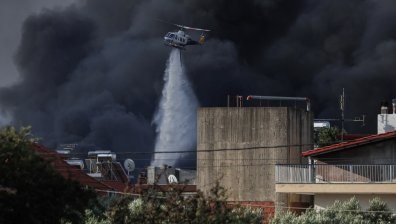 Пожари и токсичен дим в Солун, единият е пламнал след въртене на гуми (ВИДЕО)