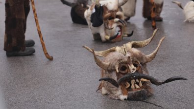 Магията на "Сурва": Как се раждат автентичните маски