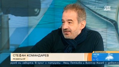 След такситата в "Посоки" Командарев ни завърта "В кръг" с патрулки