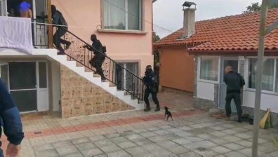 Първи арести за търговия на вот: Вкараха цяло семейство от село Крепост зад решетките