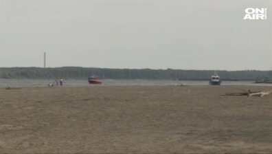 Дунав замръзва, властите решават дали да спрат корабоплаването