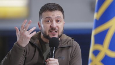 Зеленски за Путин: С обявеното военно положение показа "истерията на КГБ"