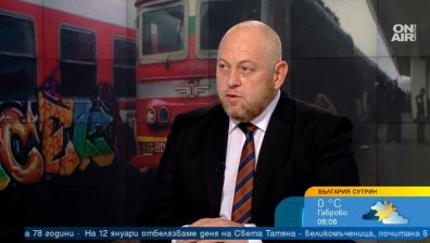 Ще ползваме стари влакове поне до 2026 г., мотрисите са средно 40-годишни