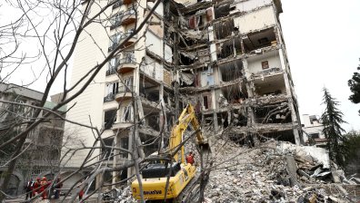 Израел нанесе масирани удари по Техеран и Бейрут