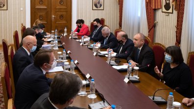 Радев: Разширяването на ЕС следва да е основано на устойчиви резултати