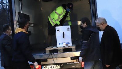 Ваксините пристигнаха в Бургас отново в бус за колбаси