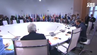 Макрон с подарък към лидерите на Г-7 - часовник от рециклирана пластмаса