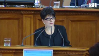 БСП и ГЕРБ размахаха декларации в пленарната зала