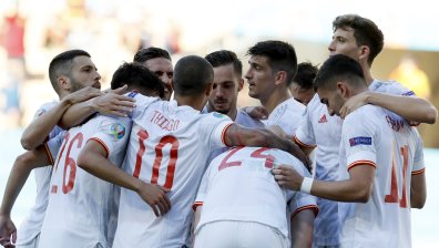 Испания разгроми Словакия с 5 безответни гола и се класира за 1/8-финалите