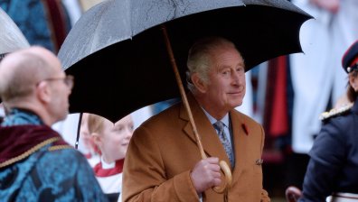 Освободиха стрелялия с яйца по крал Чарлз, забранено му е да носи яйца на обществени места