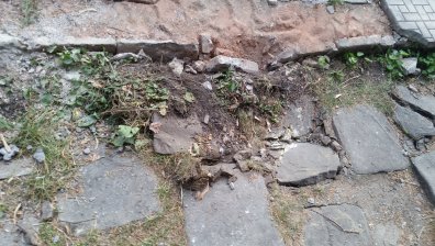 От HelpBook: Вандалски унищожен тротоар, могло е по друг начин