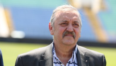 Проф. Кантарджиев за рекордния брой заразени: Отпуснахме по-рано мерките