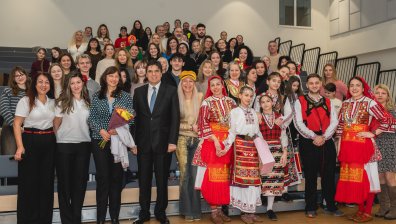 Милена Милотинова впечатли Лондон с филма "Магията на българското хоро"