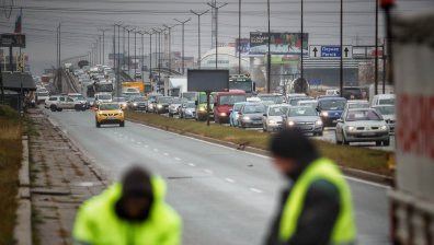 На първо четене: Кръстовища ще са осветени, въвеждат се еднодневни винетки