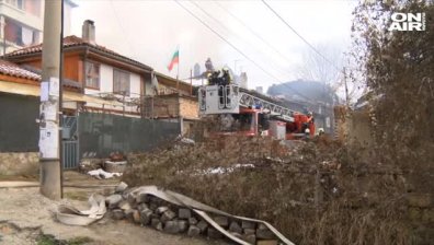 Голям пожар горя в старинния квартал "Варуша" във Велико Търново