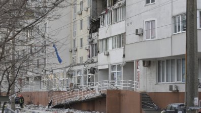 Атакуват стотици блокирани в горящия завод "Азовстал", ракета уби дете в Одеса