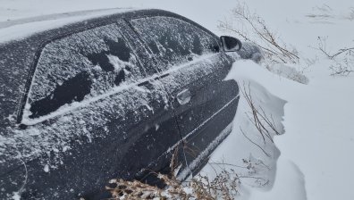 Младежи закъсаха на Белмекен, три часа пожарникари се опитваха да стигнат до тях