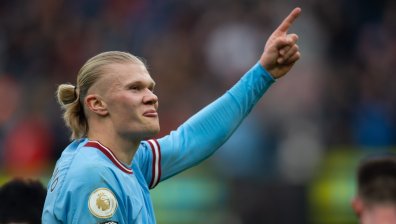 Хеттрик на Холанд доближи "Ман Сити" до "Арсенал"