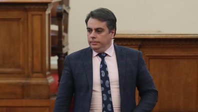 Бюджет 2023 връща 20% ДДС на природния газ, няма да се пипат парите за пенсии