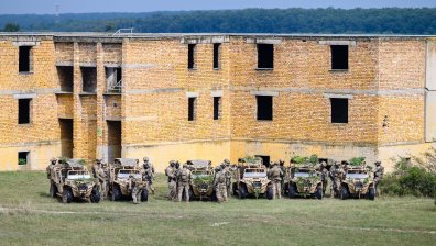 Украйна: Руските части се изтеглят от градове в Луганска област