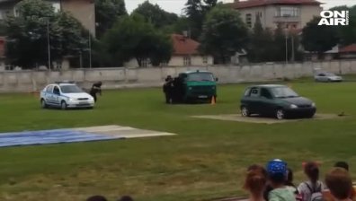 Изписват момичето от Силистра, ранено при демонстрация на МВР