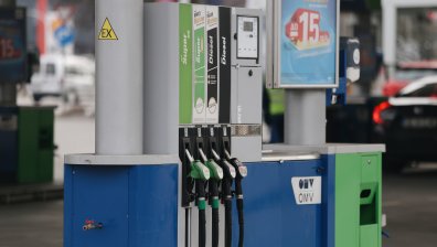 Държавата дава 25 ст. отстъпка на литър гориво: Има ли спекулация?