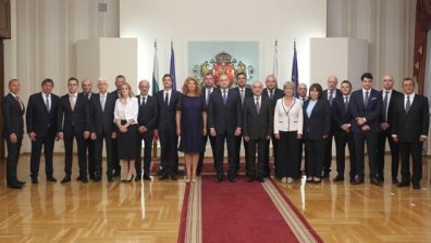 Кабинетът "Петков" отчете добре свършена работа, новите министри обещаха честни избори