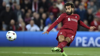 Още по-специална сватба: Мохамед Салах изненада младоженци (+ВИДЕО)