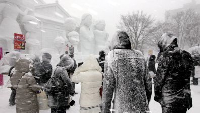 17 умряха от студ в Япония, за ден натрупа метър сняг
