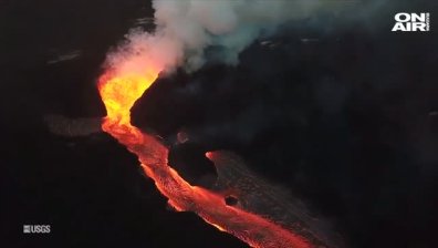 Поток от лава: Руши се кратерът на вулкана Килауеа