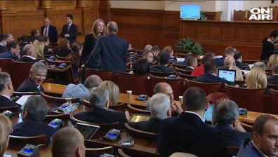 "Не подкрепям никого" раздели мненията в НС